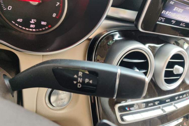 Used Mercedes-Benz GLC 2019 Facelift GLC 260 L 4MATIC Luxury Model Gear Lever