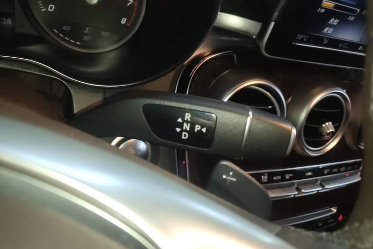Used Mercedes-Benz GLC 2019 GLC 260 L 4MATIC Dynamic Model Gear Lever
