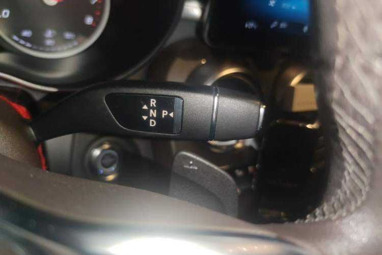 Used Mercedes-Benz GLC 2019 GLC 260 L 4MATIC Dynamic Model Gear Lever