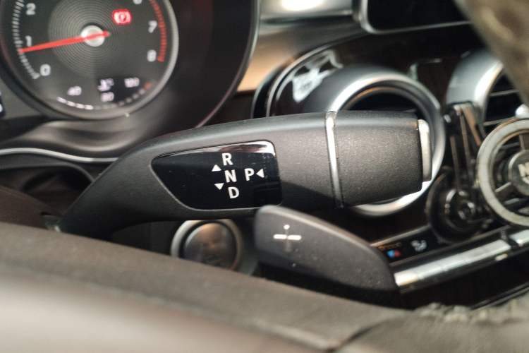 Used Mercedes-Benz GLC 2019 Facelift GLC 260 L 4MATIC Luxury Model Gear Lever