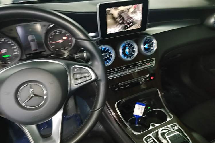Used Mercedes-Benz GLC 2019 GLC 260 L 4MATIC Dynamic Model Gear Lever