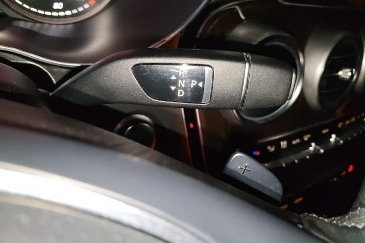 Used Mercedes-Benz GLC 2019 Facelift GLC 260 L 4MATIC Luxury Model Gear Lever