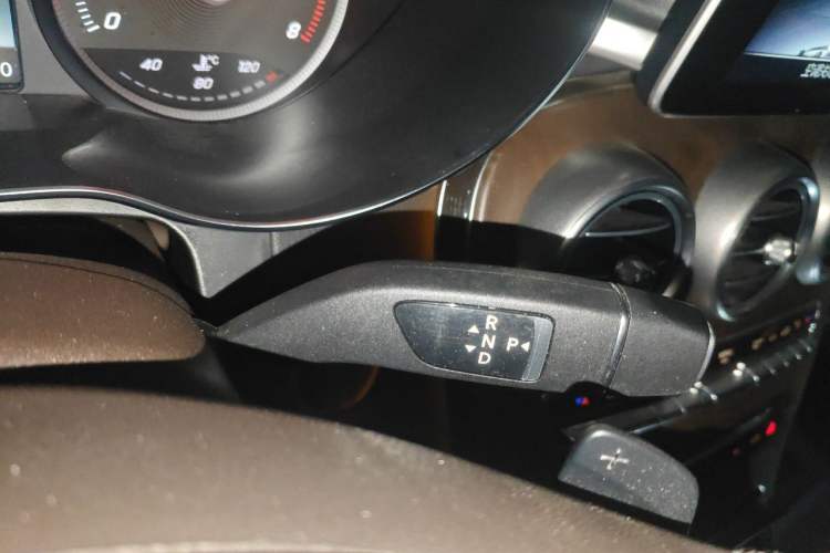 Used Mercedes-Benz GLC 2019 GLC 300 L 4MATIC Dynamic Model Gear Lever