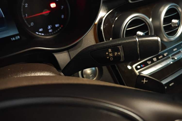 Used Mercedes-Benz GLC 2019 Facelift GLC 260 L 4MATIC Luxury Model Gear Lever