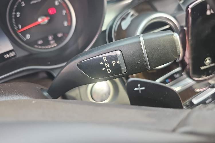 Used Mercedes-Benz GLC 2019 Facelift GLC 260 L 4MATIC Luxury Model Gear Lever