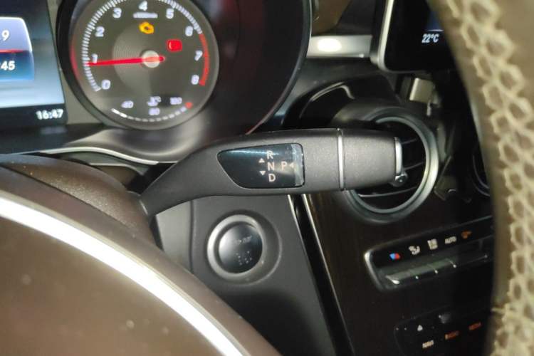 Used Mercedes-Benz GLC 2019 GLC 260 L 4MATIC Dynamic Model Gear Lever