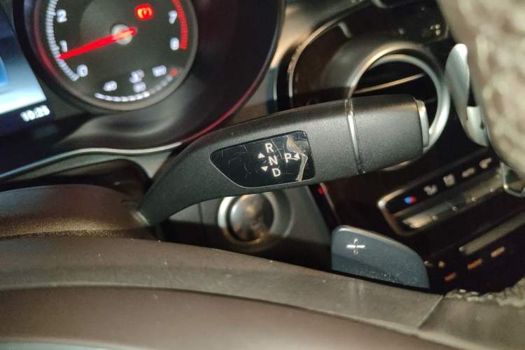 Used Mercedes-Benz GLC 2019 GLC 260 L 4MATIC Dynamic Model Gear Lever