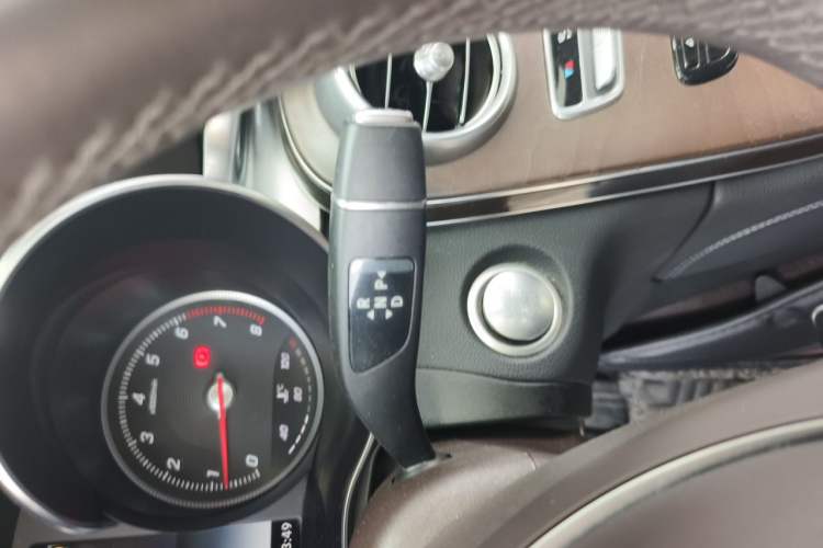 Used Mercedes-Benz GLC 2019 GLC 300 L 4MATIC Dynamic Model Gear Lever