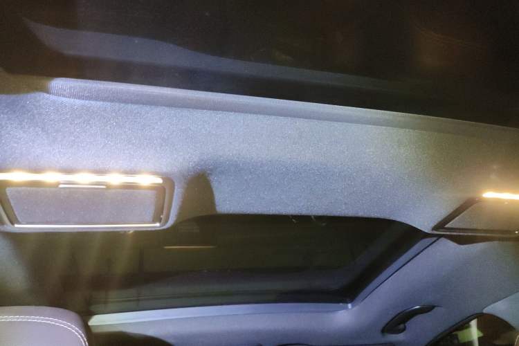 Used Mercedes-Benz GLC 2019 GLC 300 L 4MATIC Dynamic Model Headliner