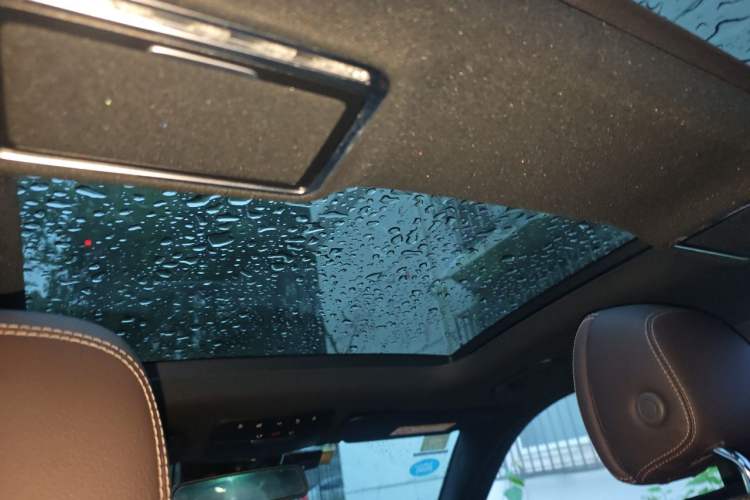 Used Mercedes-Benz GLC 2019 Refreshed GLC 300 L 4MATIC Dynamic Edition Headliner