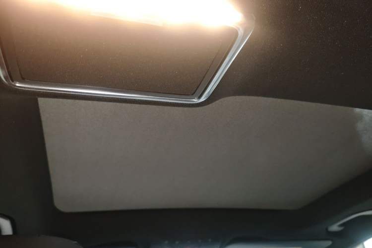 Used Mercedes-Benz GLC 2019 Refreshed GLC 300 L 4MATIC Dynamic Edition Headliner