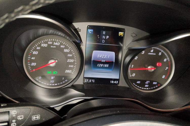 Used Mercedes-Benz GLC 2019 GLC 260 L 4MATIC Luxury Model Instrument Cluster