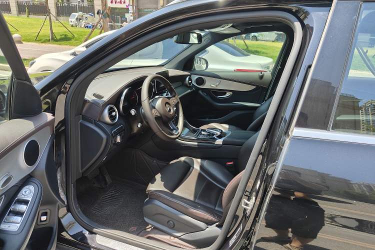 Used Mercedes-Benz GLC 2019 GLC 200 L 4MATIC Interior 1