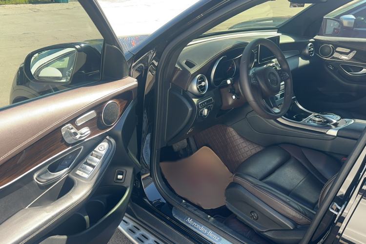 Used Mercedes-Benz GLC 2019 Facelift GLC 260 L 4MATIC Luxury Model Interior 1