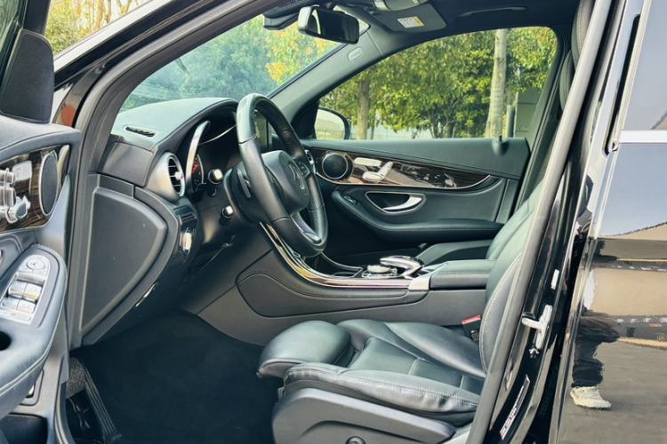 Used Mercedes-Benz GLC 2019 GLC 260 L 4MATIC Dynamic Model Interior 1
