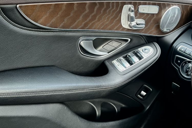 Used Mercedes-Benz GLC 2019 Refreshed GLC 300 L 4MATIC Dynamic Edition Interior 1