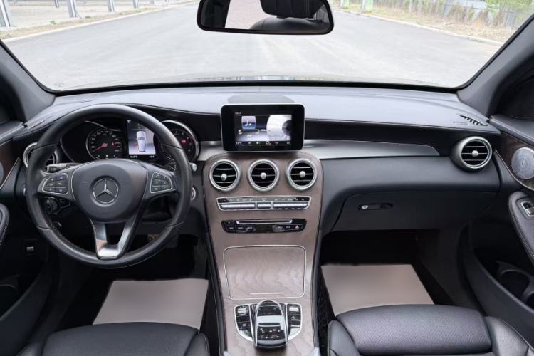 Used Mercedes-Benz GLC 2019 Refreshed GLC 300 L 4MATIC Dynamic Edition Interior 1
