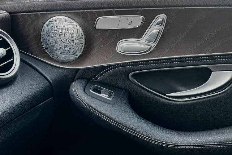 Used Mercedes-Benz GLC 2019 Refreshed GLC 300 L 4MATIC Dynamic Edition Interior 14