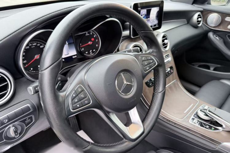 Used Mercedes-Benz GLC 2019 Refreshed GLC 300 L 4MATIC Dynamic Edition Interior 2