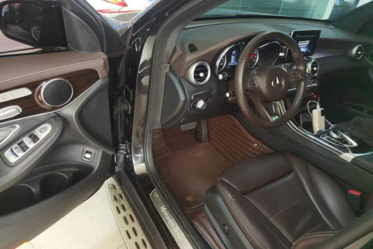 Used Mercedes-Benz GLC 2019 GLC 260 L 4MATIC Dynamic Model Interior 3