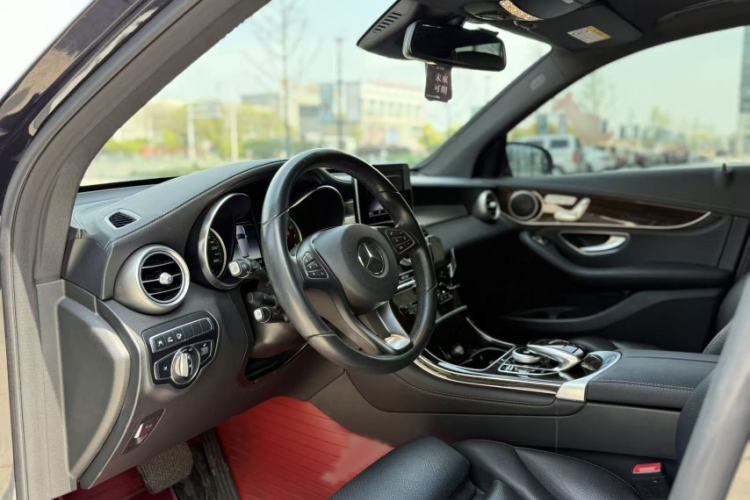 Used Mercedes-Benz GLC 2019 Facelift GLC 260 L 4MATIC Luxury Model Interior 3