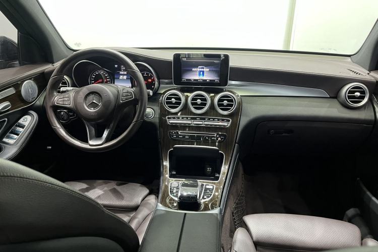 Used Mercedes-Benz GLC 2019 GLC 260 L 4MATIC Dynamic Model Interior 3