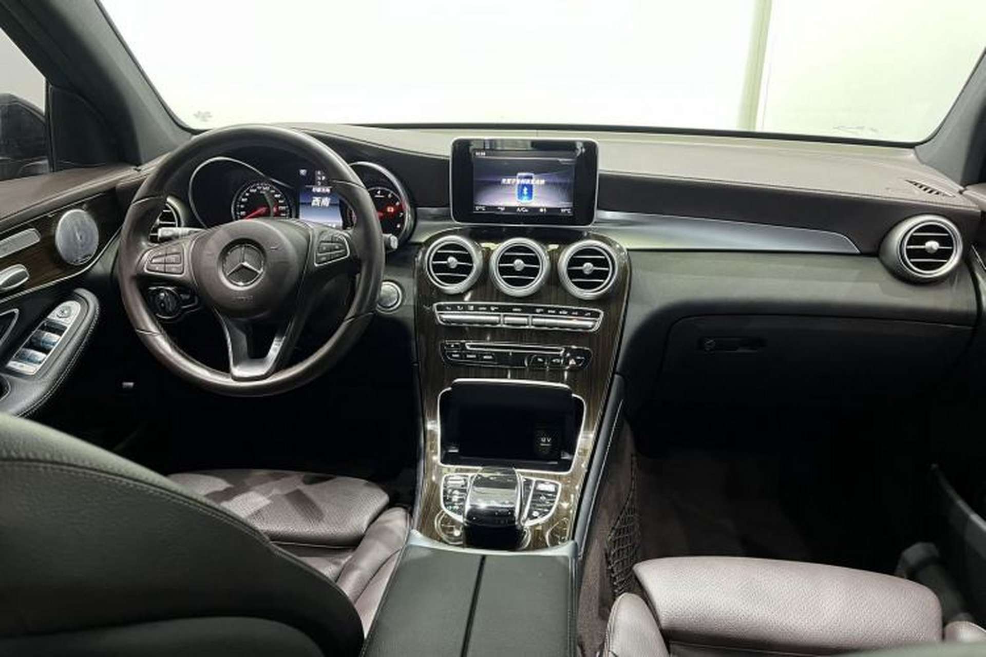 Used Mercedes-Benz GLC 2019 GLC 260 L 4MATIC Dynamic Model Interior 3