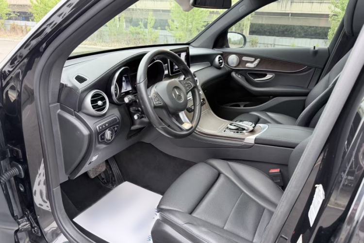 Used Mercedes-Benz GLC 2019 Refreshed GLC 300 L 4MATIC Dynamic Edition Interior 3