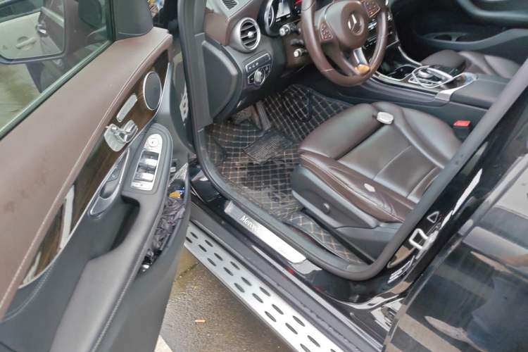 Used Mercedes-Benz GLC 2019 GLC 260 L 4MATIC Luxury Model Interior 3