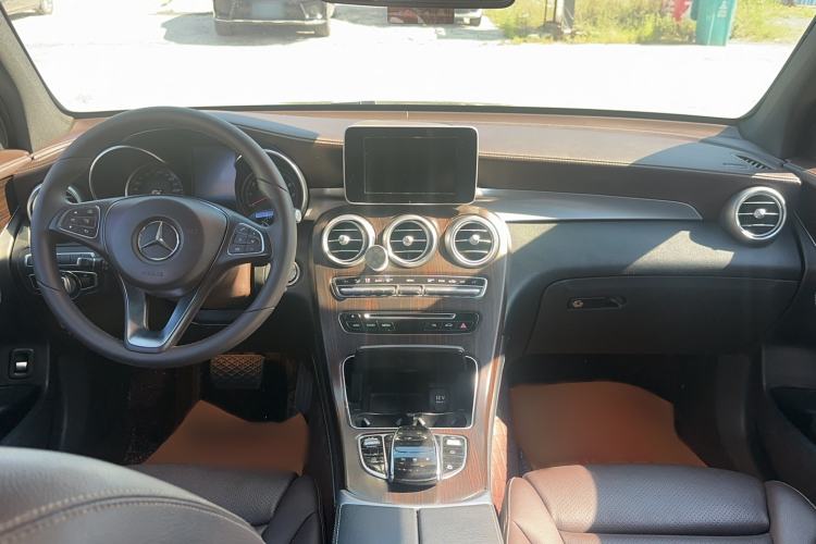 Used Mercedes-Benz GLC 2019 Facelift GLC 260 L 4MATIC Luxury Model Interior 4