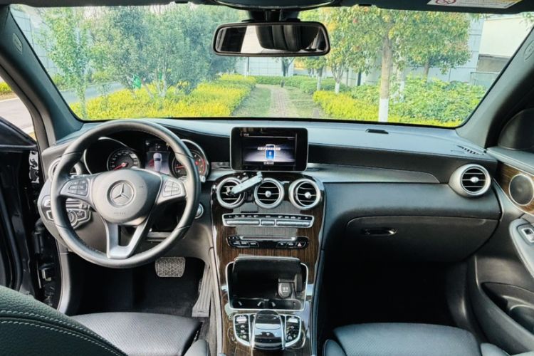 Used Mercedes-Benz GLC 2019 GLC 260 L 4MATIC Dynamic Model Interior 4