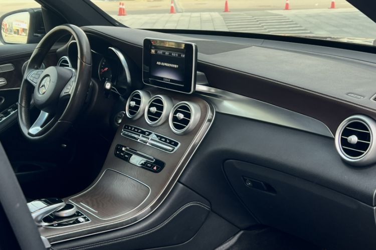 Used Mercedes-Benz GLC 2019 Refreshed GLC 300 L 4MATIC Dynamic Edition Interior 4