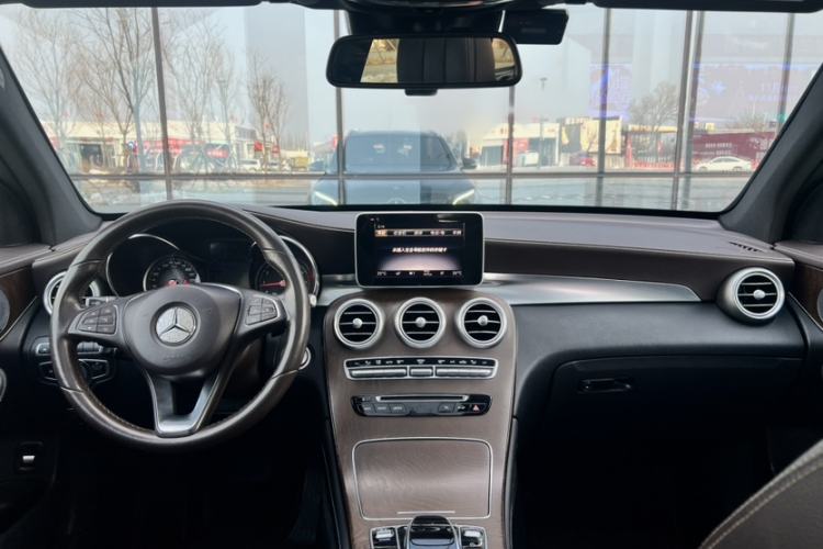 Used Mercedes-Benz GLC 2019 Refreshed GLC 300 L 4MATIC Dynamic Edition Interior 5