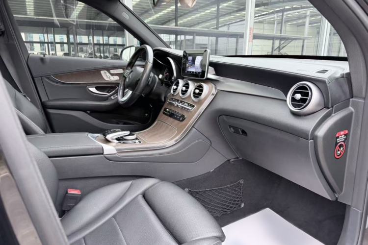 Used Mercedes-Benz GLC 2019 Refreshed GLC 300 L 4MATIC Dynamic Edition Interior 6