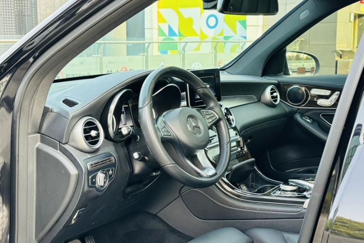Used Mercedes-Benz GLC 2019 GLC 260 L 4MATIC Dynamic Model Interior 8