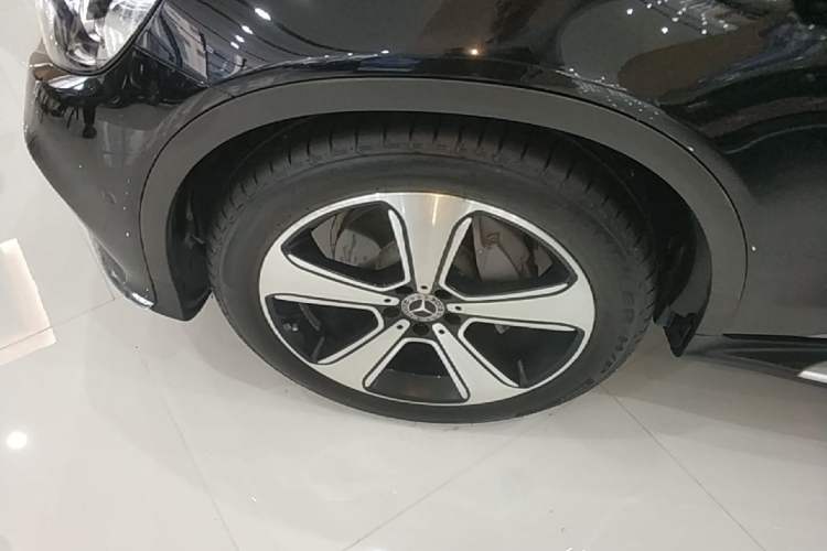 Used Mercedes-Benz GLC 2019 GLC 300 L 4MATIC Dynamic Model Left Front Wheel Hub