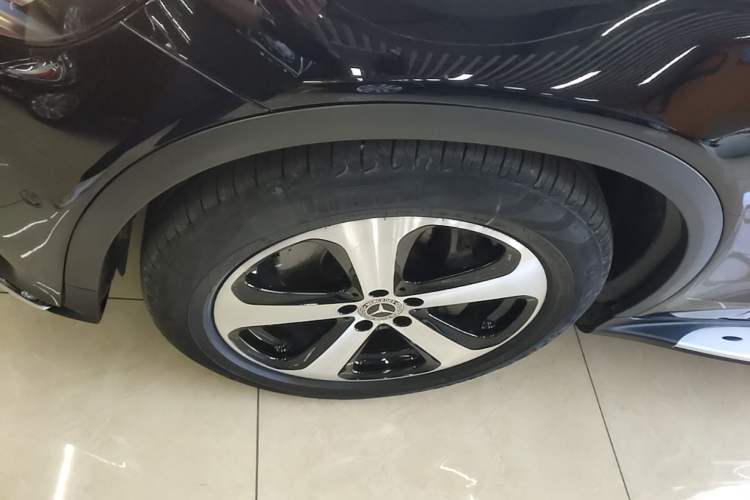 Used Mercedes-Benz GLC 2019 Facelift GLC 260 L 4MATIC Luxury Model Left Front Wheel Hub