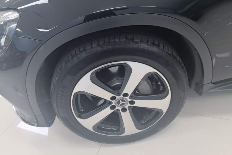 Used Mercedes-Benz GLC 2019 Facelift GLC 260 L 4MATIC Luxury Model Left Front Wheel Hub