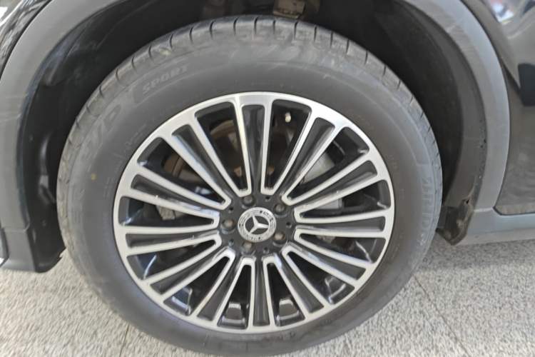 Used Mercedes-Benz GLC 2019 GLC 260 L 4MATIC Dynamic Model Left Front Wheel Hub