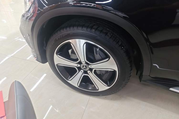 Used Mercedes-Benz GLC 2019 Refreshed GLC 300 L 4MATIC Dynamic Edition Left Front Wheel Hub
