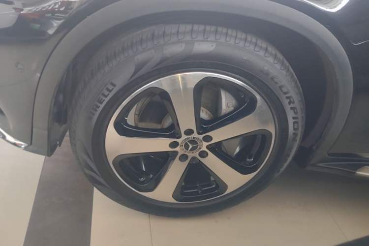 Used Mercedes-Benz GLC 2019 Facelift GLC 260 L 4MATIC Luxury Model Left Front Wheel Hub