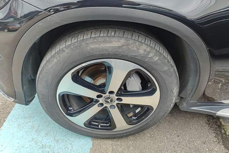 Used Mercedes-Benz GLC 2019 Facelift GLC 260 L 4MATIC Luxury Model Left Front Wheel Hub