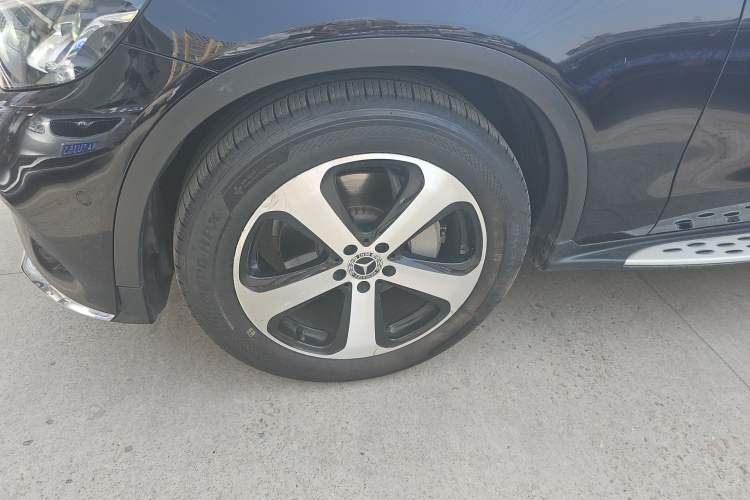 Used Mercedes-Benz GLC 2019 Facelift GLC 260 L 4MATIC Luxury Model Left Front Wheel Hub