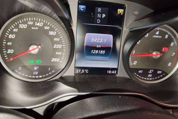Used Mercedes-Benz GLC 2019 GLC 260 L 4MATIC Luxury Model Odometer Close Up