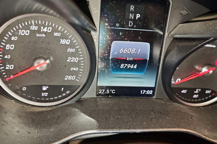 Used Mercedes-Benz GLC 2019 Facelift GLC 260 L 4MATIC Luxury Model Odometer Close Up