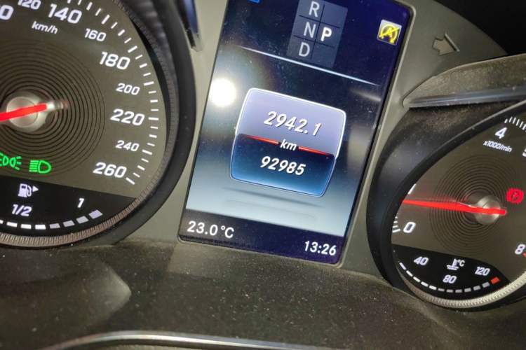 Used Mercedes-Benz GLC 2019 GLC 200 L 4MATIC Odometer Close Up