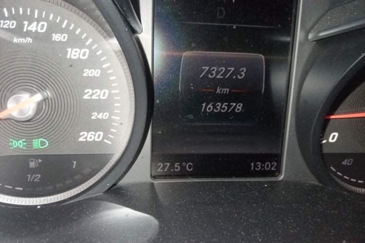 Used Mercedes-Benz GLC 2019 GLC 260 L 4MATIC Dynamic Model Odometer Close Up