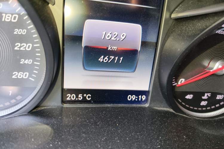 Used Mercedes-Benz GLC 2019 GLC 200 L 4MATIC Odometer Close Up