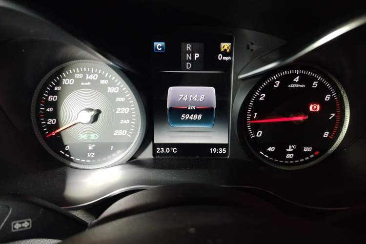 Used Mercedes-Benz GLC 2019 GLC 200 L 4MATIC Odometer Close Up