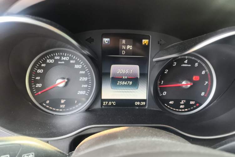 Used Mercedes-Benz GLC 2019 Facelift GLC 260 L 4MATIC Luxury Model Odometer Close Up